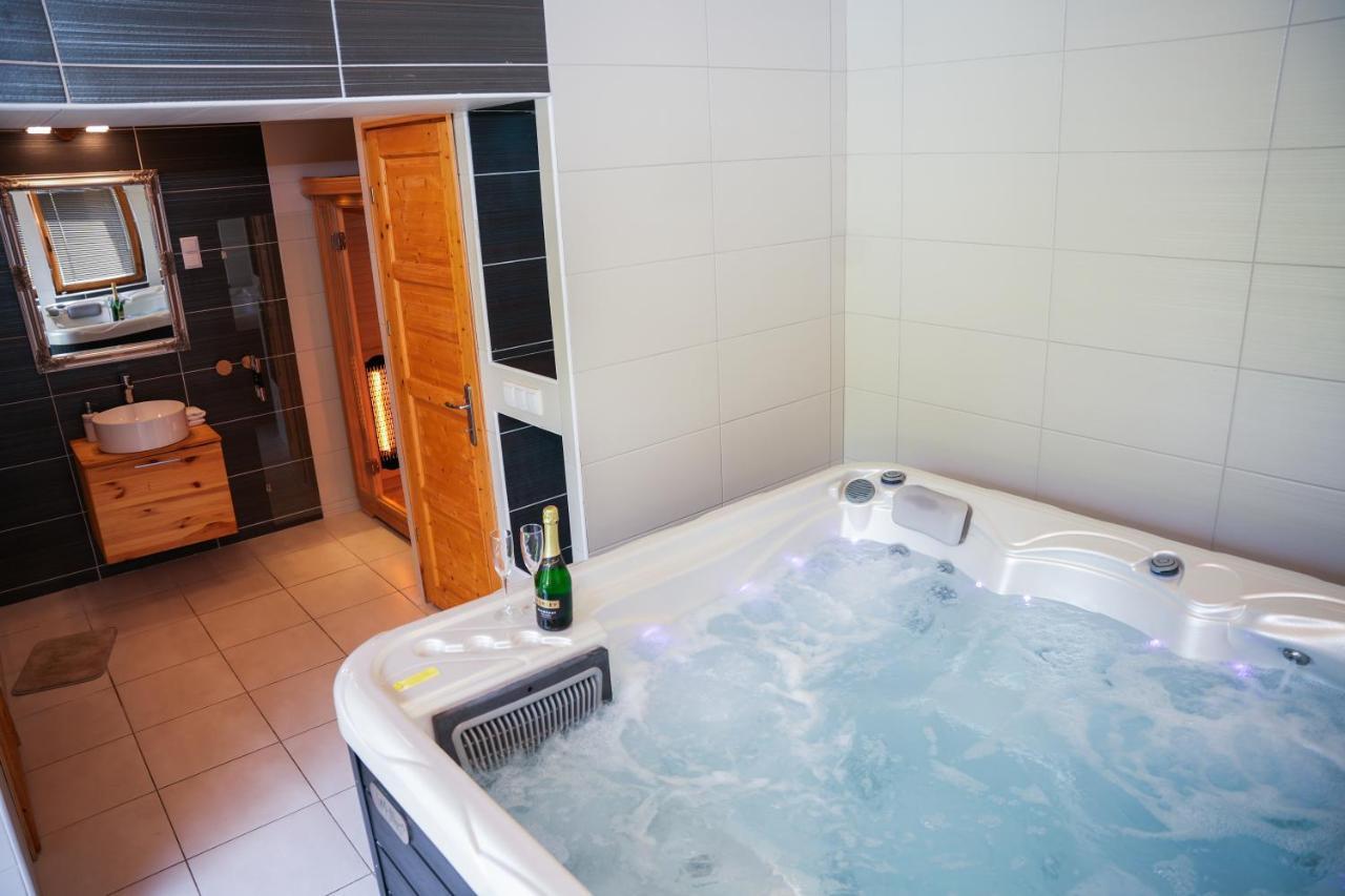 Varkert Deluxe Apartmanhaz Miszkolc Zewnętrze zdjęcie