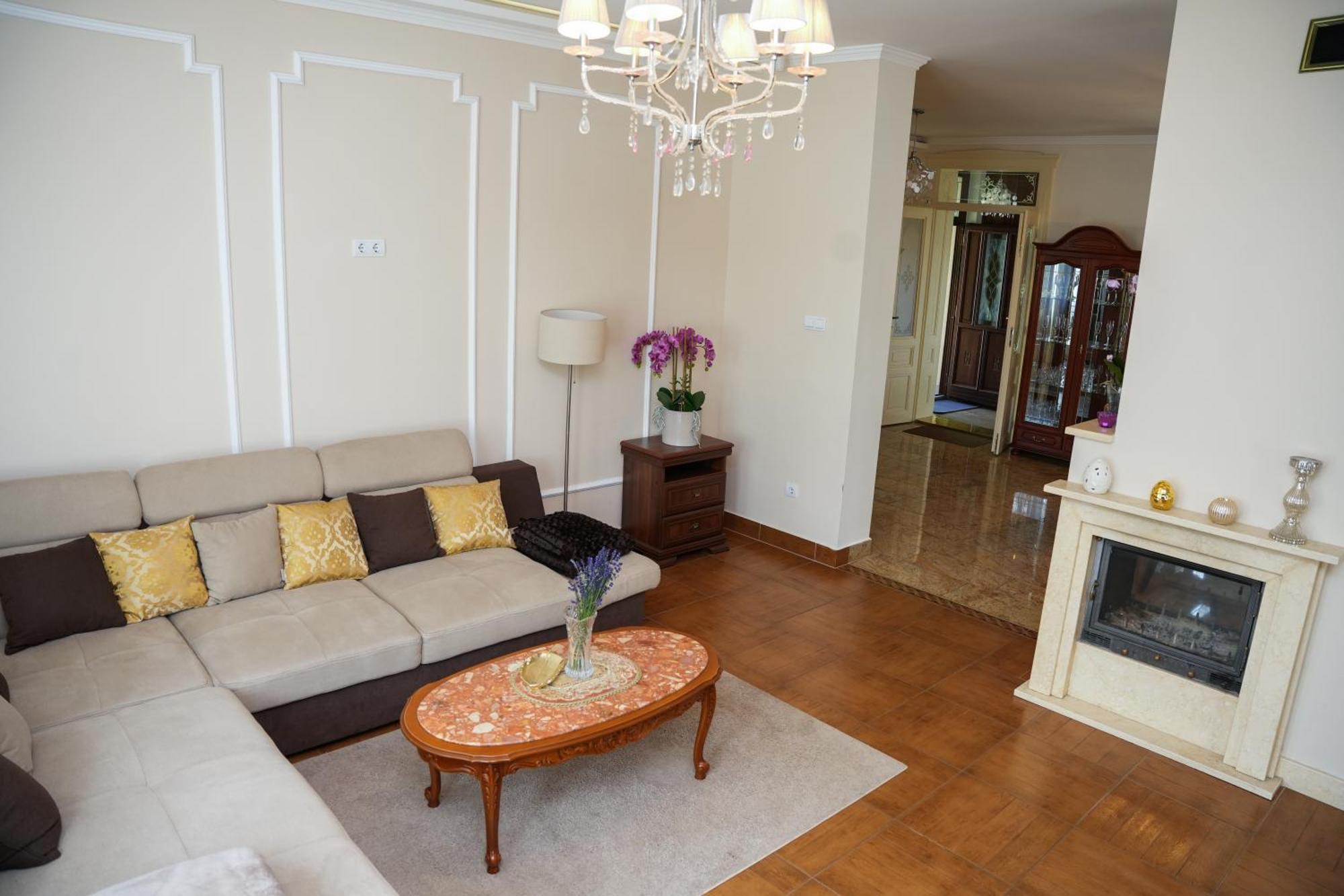 Varkert Deluxe Apartmanhaz Miszkolc Zewnętrze zdjęcie